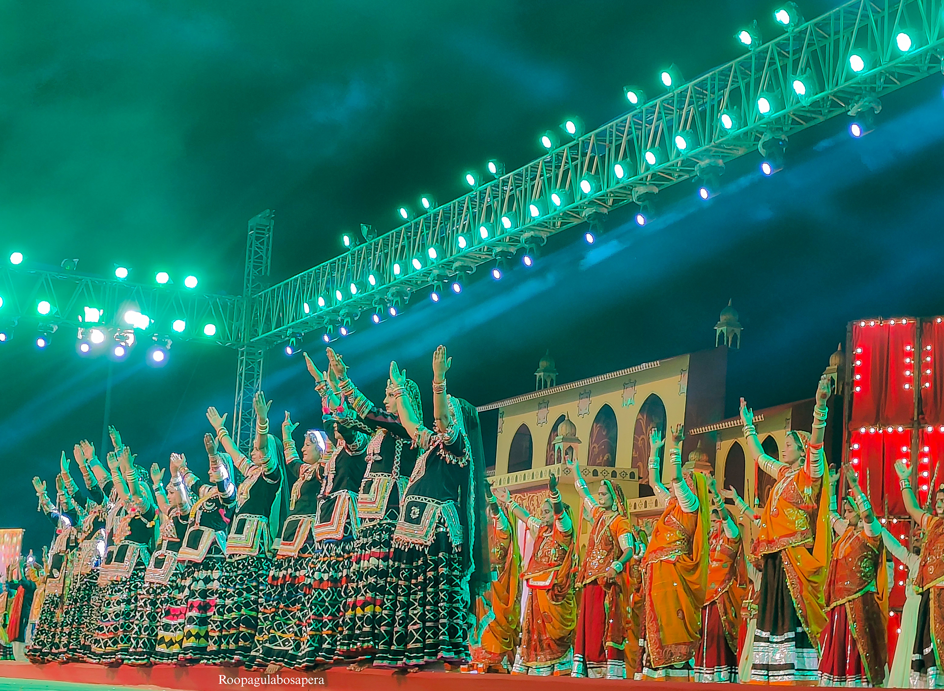 GULABO SAPERA & GROUP LARGEST AND WORLD FAMOUS RAJASTHANI FOLK DANCE GROUP OF INDIA.
